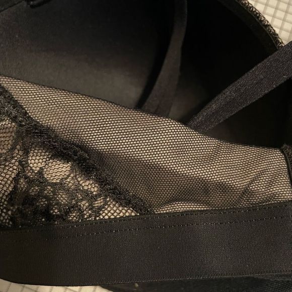 ***Being held for buyer**** - Victoria's Secret Very Sexy bra - Picture 4 of 4
